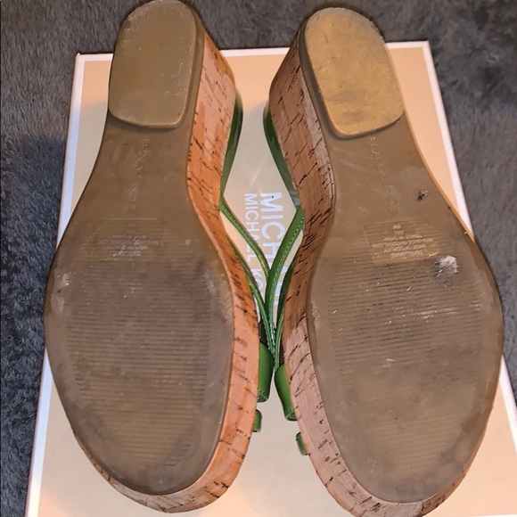 🍀 Classic Apple Green Strappy Wedge Sandals - Picture 4 of 5